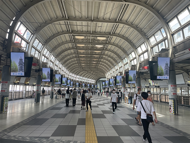 JR品川駅サイネージ 青山学院広告